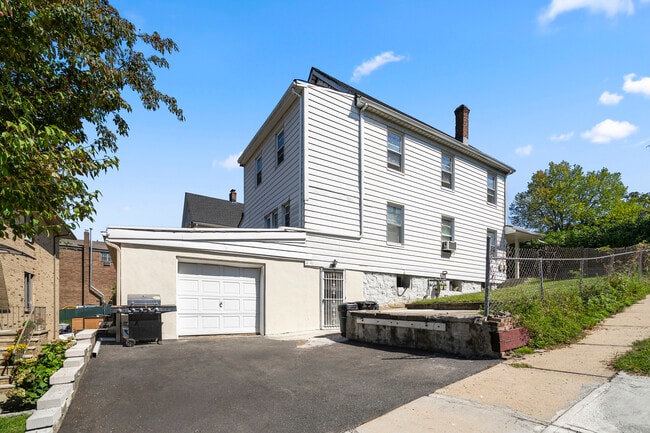 539 Bergen Blvd, Unit 2 in Ridgefield, NJ - Building Photo - Building Photo