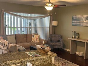 1244 W Lakes Dr in Deerfield Beach, FL - Foto de edificio - Building Photo