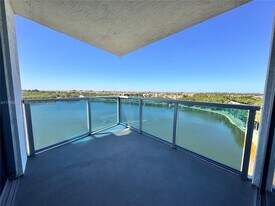 2641 N Flamingo Rd in Sunrise, FL - Building Photo