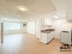 5461 Kester Ave in Los Angeles, CA - Building Photo - Building Photo