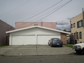 1323 89th Ave in Oakland, CA - Building Photo - Building Photo