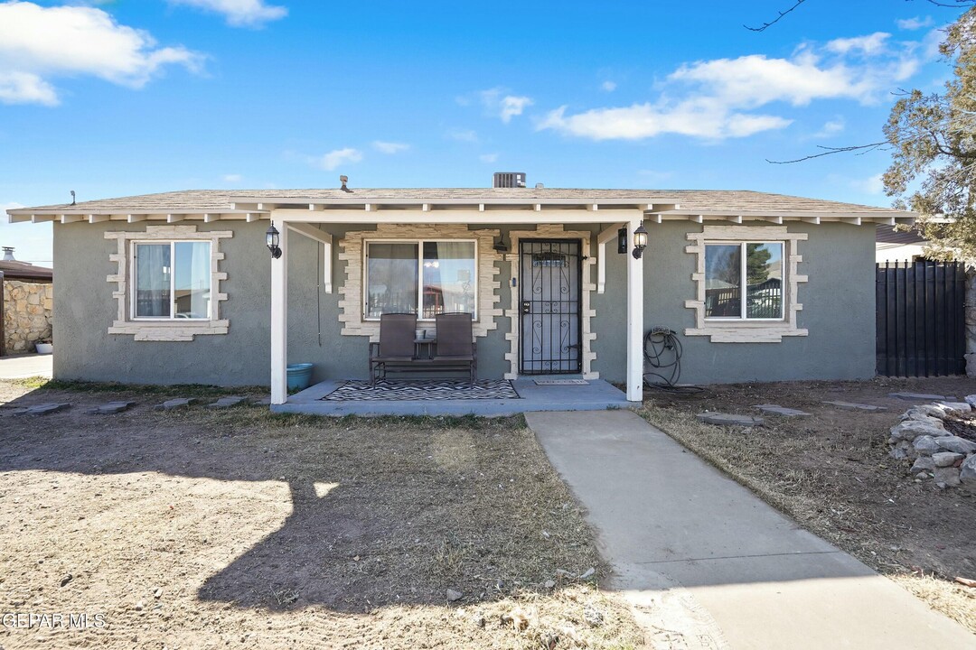 4728 Sierra Madre Dr in El Paso, TX - Building Photo