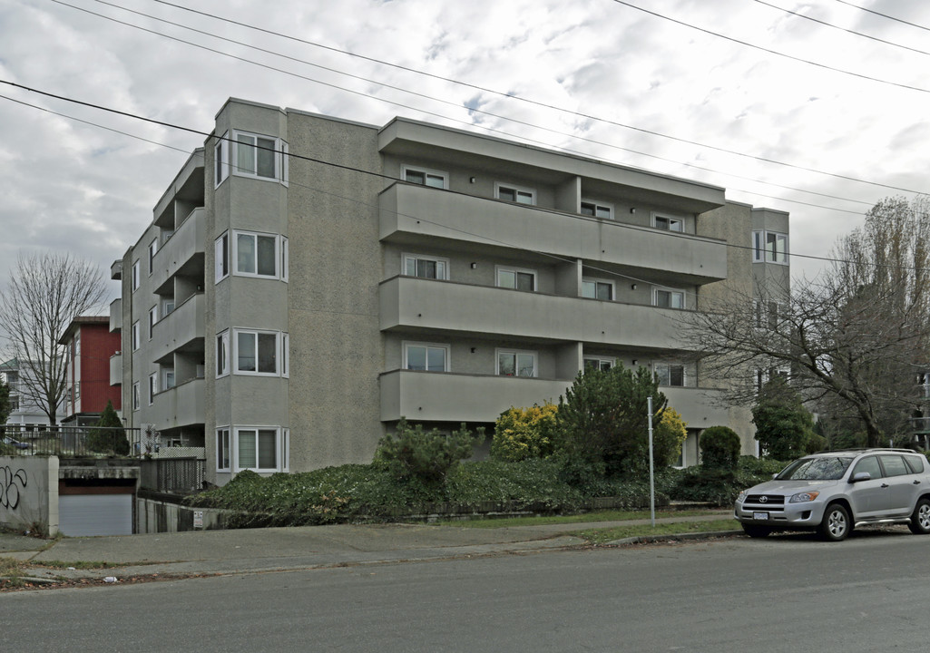 Caledonia Place in Vancouver, BC - Building Photo