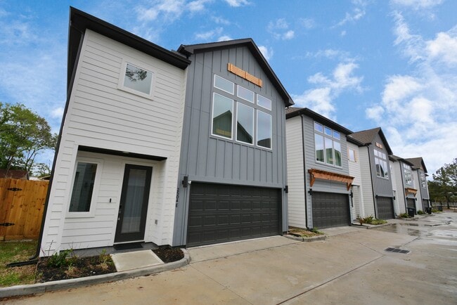 2504 W Tidwell Rd