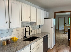 64 White Deer Rocks Rd in Woodbury, CT - Building Photo - Building Photo