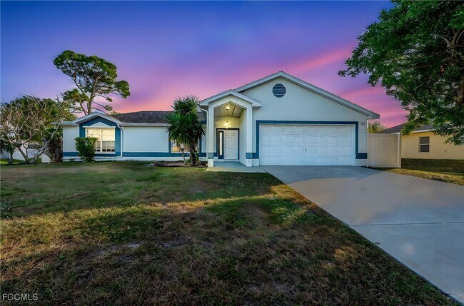 8468 Grove Rd in Ft. Myers, FL - Building Photo - Building Photo