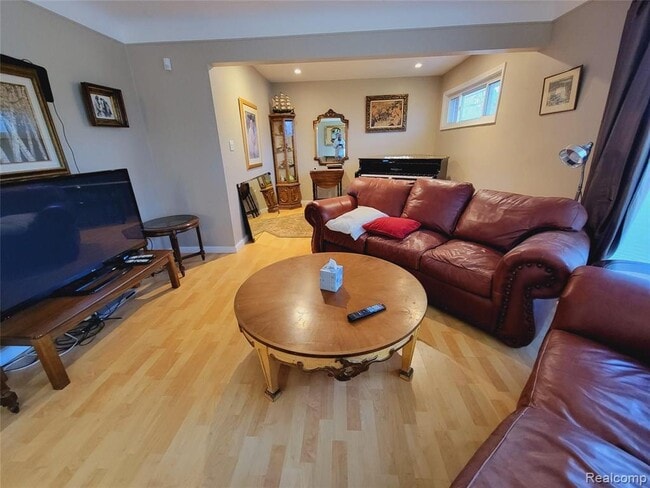 property at 18311 Norwich Rd