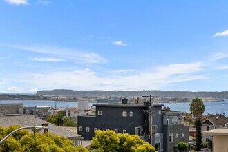 2121 1st Ave, Unit 105 in San Diego, CA - Building Photo - Building Photo