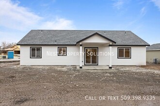 919 W Pine Dr in Moses Lake, WA - Foto de edificio - Building Photo