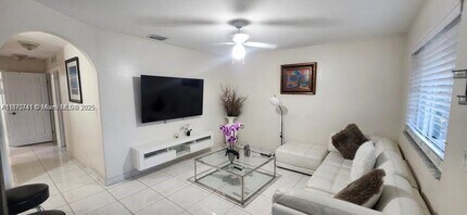 516 E 28th St in Hialeah, FL - Building Photo - Building Photo