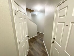 10830 Mathom Landing in Universal City, TX - Building Photo - Building Photo
