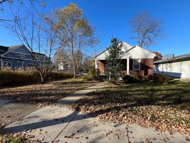 5502 Carrollton Ave in Indianapolis, IN - Building Photo - Building Photo