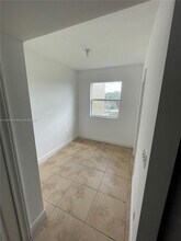 120 Douglas Rd in Coral Gables, FL - Building Photo - Building Photo