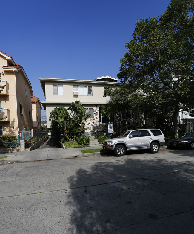 817 S Gramercy Pl in Los Angeles, CA - Foto de edificio - Building Photo