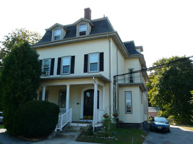 622 Washington St in Whitman, MA - Building Photo