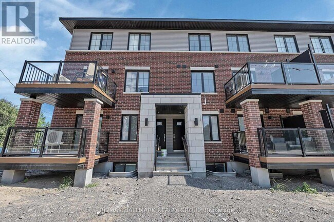 6104 Renaud Rd in Ottawa, ON - Building Photo - Building Photo