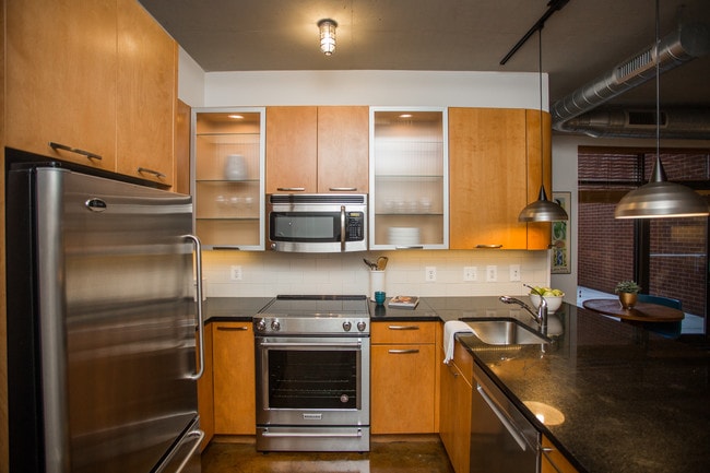 The DeSoto Apartments in Washington, DC - Foto de edificio - Interior Photo