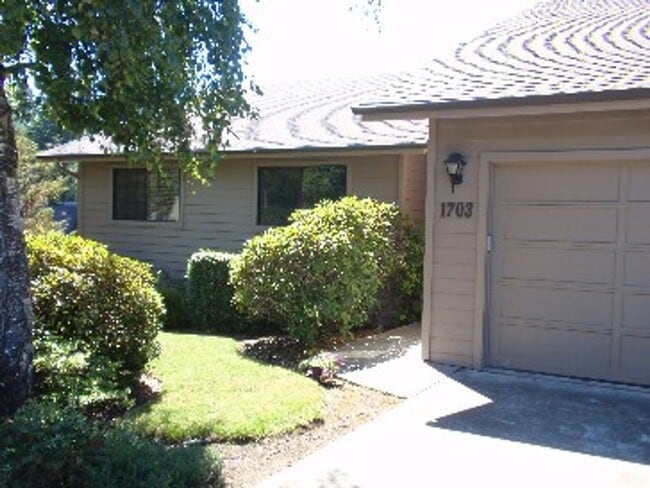 property at 1703 Arch Ln