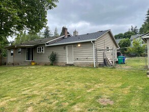14240 SE Ellis St in Portland, OR - Building Photo - Building Photo