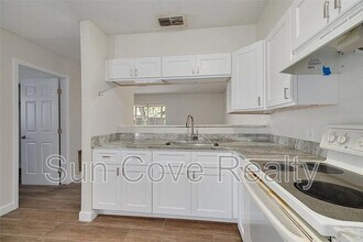 7120 Oakwood Dr in New Port Richey, FL - Building Photo - Building Photo