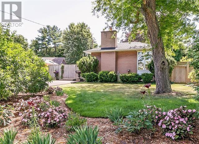 186 Tweedsdale Crescent in Oakville, ON - Building Photo