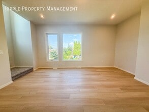 9307-9123 123 Ave NW in Edmonton, AB - Building Photo - Building Photo