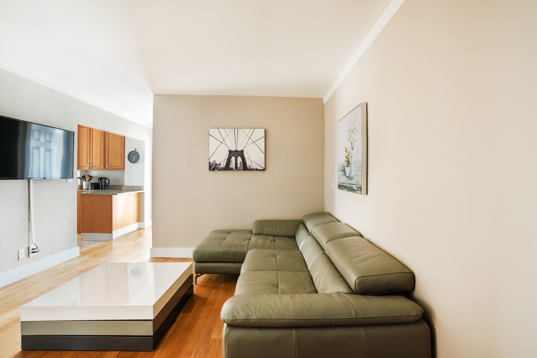 784 Columbus Ave in New York, NY - Building Photo