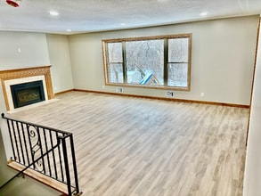 6108 France Ave S, Unit 6110 in Edina, MN - Foto de edificio - Building Photo