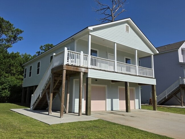 6207 Lacey Oak Dr in Hitchcock, TX - Building Photo - Building Photo