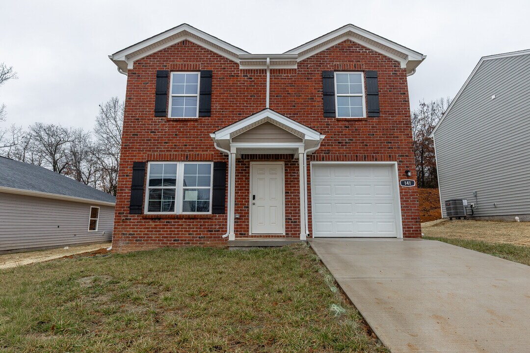141 Red Hawk Dr in Vine Grove, KY - Building Photo