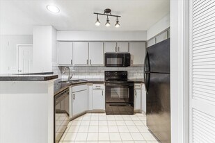 1710 W T C Jester Blvd in Houston, TX - Building Photo