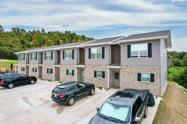 Warrior Hill Townhomes in Louisville, TN - Foto de edificio - Building Photo