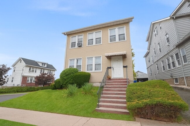 33 Jefferson Ave, Unit 1FL