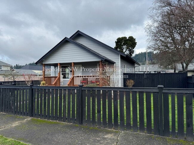 property at 718 SW Cascade Ave