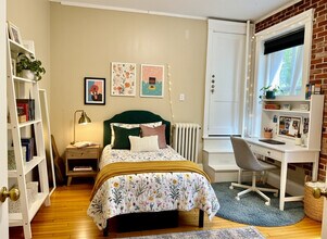 74 Egmont St in Brookline, MA - Building Photo - Building Photo