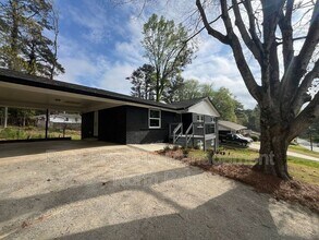 2425 Omaha Rd SW in Atlanta, GA - Building Photo - Building Photo