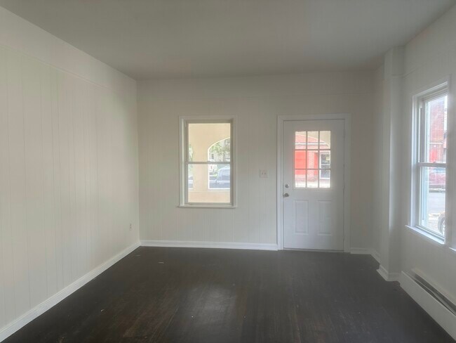 24 Market St, Unit 1 in Ellenville, NY - Building Photo - Building Photo