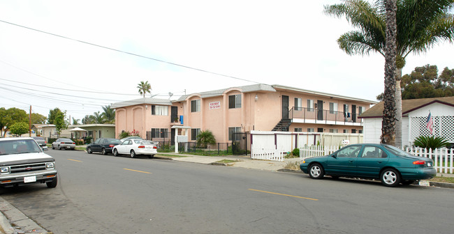 414-420 Grant St in Oceanside, CA - Foto de edificio - Building Photo