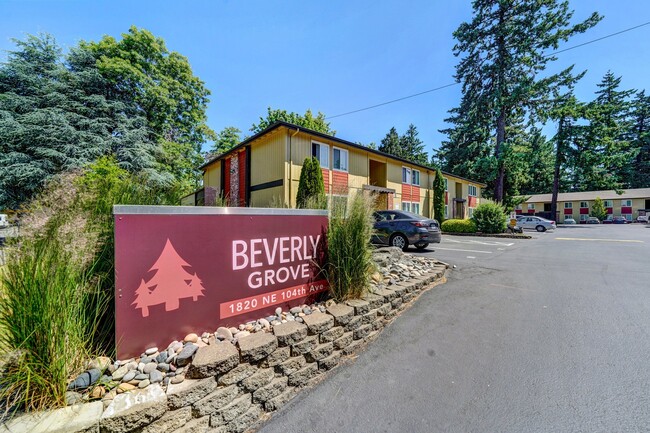 Beverly Grove Apartments in Portland, OR - Foto de edificio - Building Photo