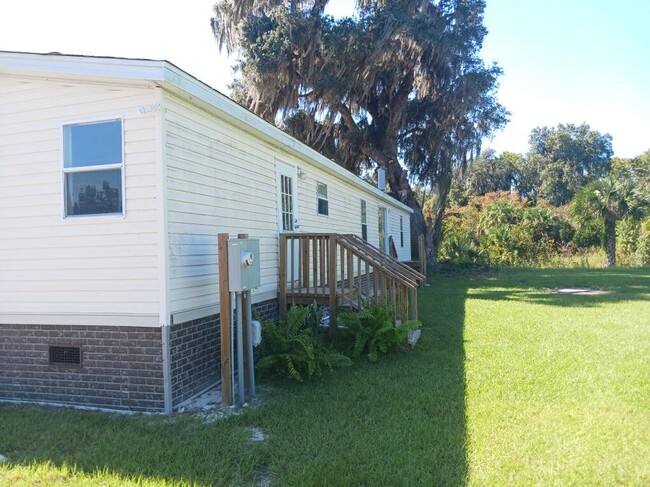 4020 NW 40th Ter in Lake Panasoffkee, FL - Building Photo - Building Photo