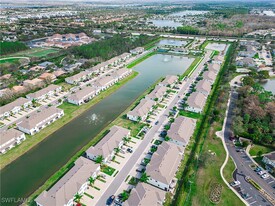 15330 Wildflower Cir in Naples, FL - Foto de edificio - Building Photo