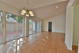 10380 NW 46th St in Doral, FL - Building Photo - Building Photo