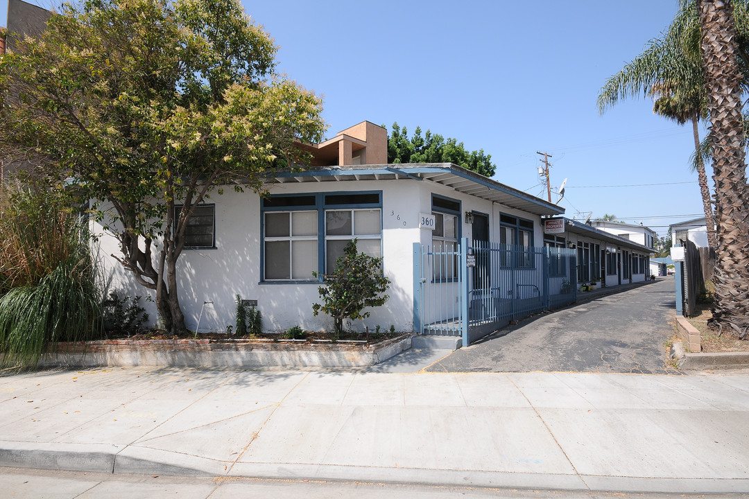 360 E Carson St in Long Beach, CA - Foto de edificio