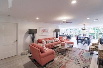 1125 W Peppertree Dr in Sarasota, FL - Building Photo - Building Photo