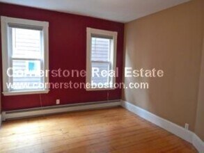 16 Fisher Ave, Unit 4 in Boston, MA - Foto de edificio - Building Photo