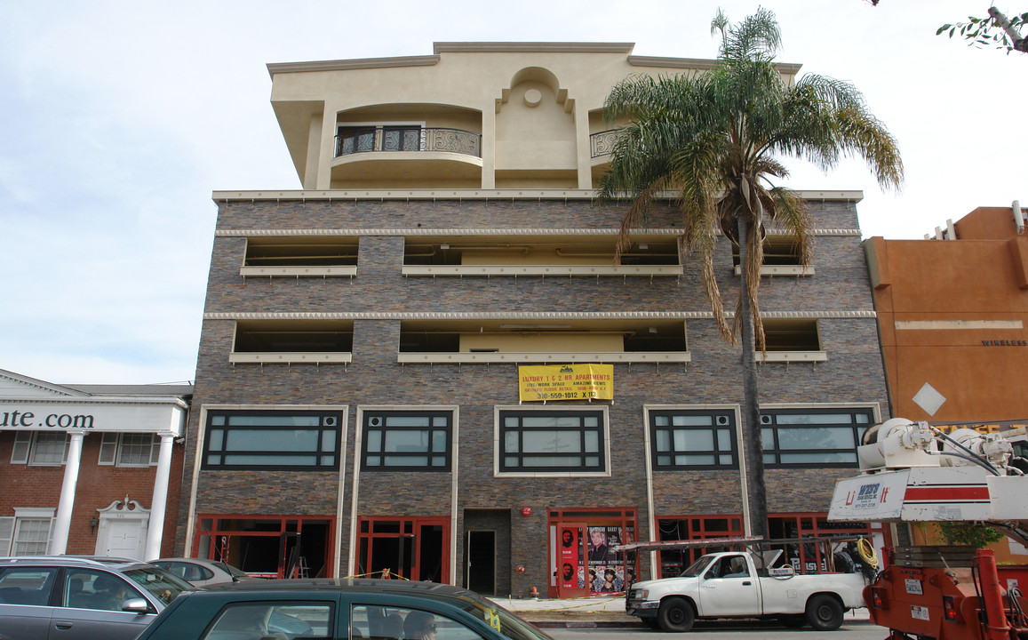 930 S Robertson Blvd in Los Angeles, CA - Building Photo