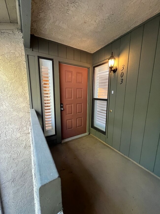 303 Oakwood St in Ventura, CA - Building Photo - Building Photo