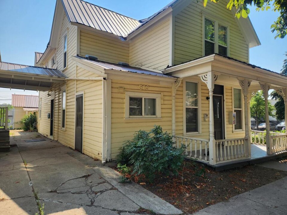 519 4th St in Cheney, WA - Foto de edificio