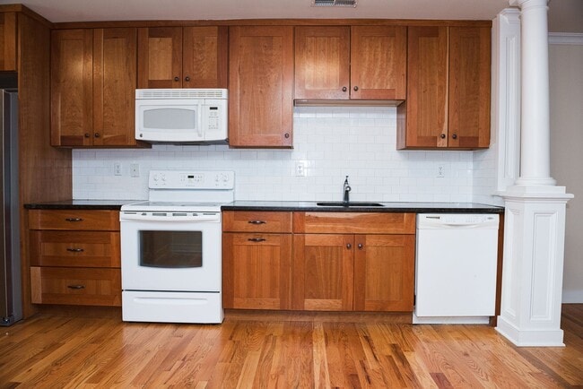 93 Tennyson Dr in Plainsboro, NJ - Building Photo - Building Photo
