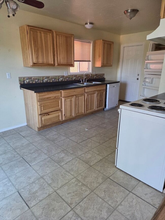 1819 Modoc St in Klamath Falls, OR - Building Photo - Building Photo